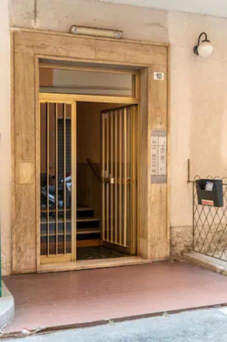 Bilocale Centrale Rapallo Esterno foto